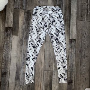 ONE SIZE FITS ALL LEGGINGS!!!